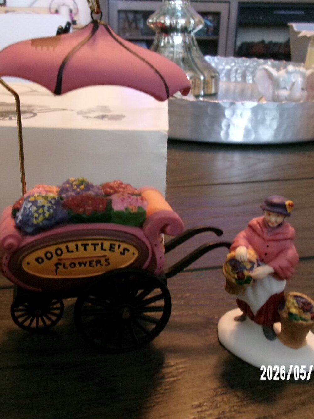 NEW Department 56 HERITAGE Chelsea Market Flower Monger & Cart IN BOX  5815-7
